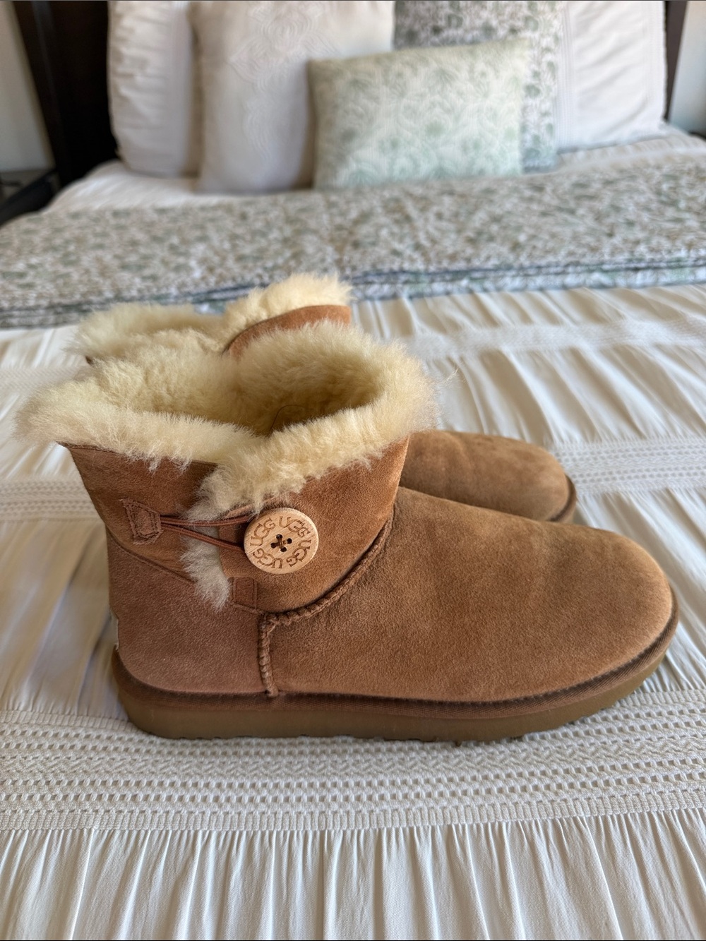 UGG Women’s Mini Bailey Button 2 Boot in 'Chestnut'